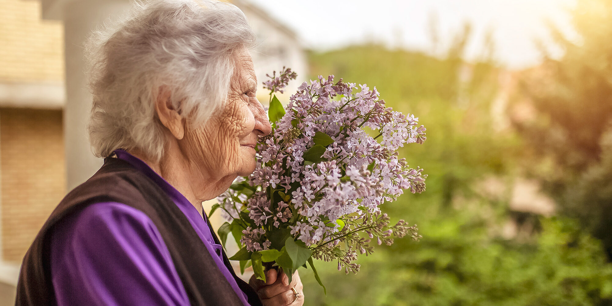 Ten Telling Signs of Dementia woman with flowers