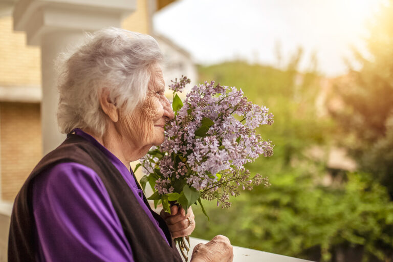 Ten Telling Signs of Dementia woman with flowers